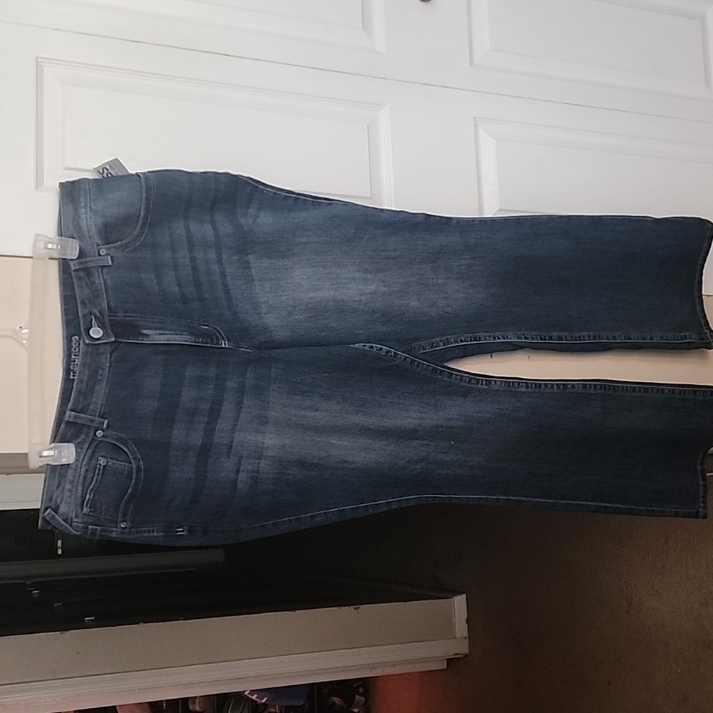 Maurice High rise curvy Flare Jeans NWT